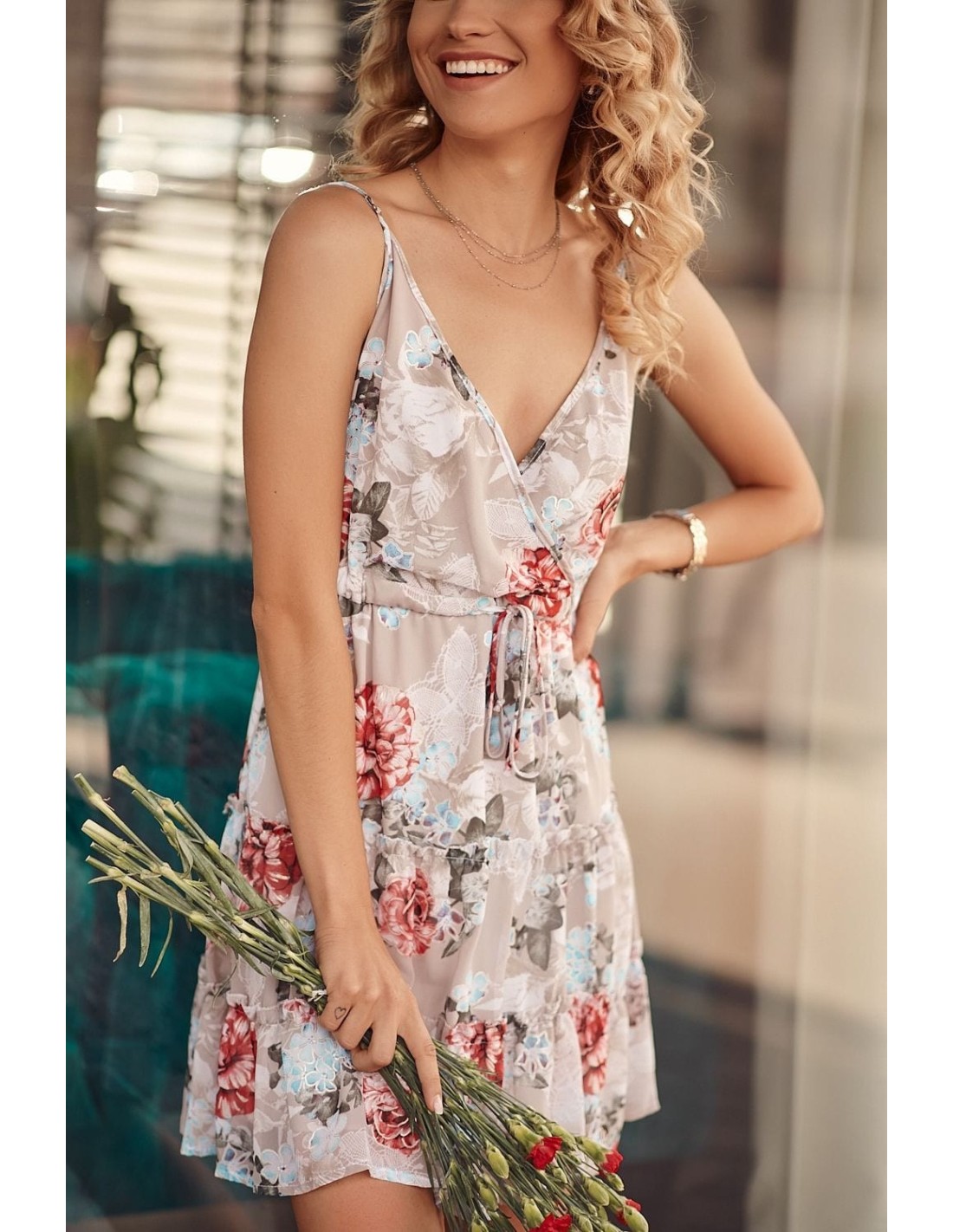 Rochie florala cu decolteu plic, bej PR3211 - Magazin online - Boutique